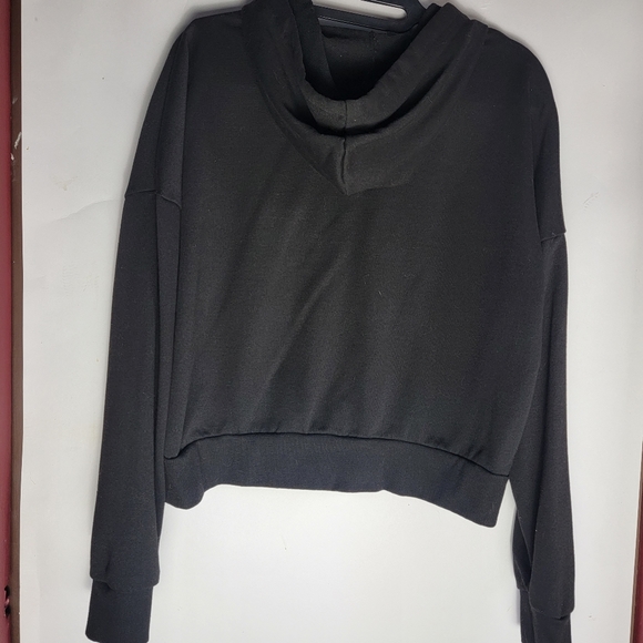 Rue21 Cropped Sassy Black Sweatshirt Hoodie Sz M - Picture 2 of 5